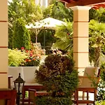 Famissi Eden Hotel