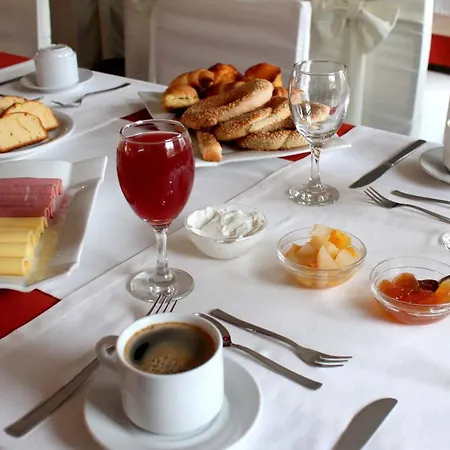 Hotell Famissi Eden 4*