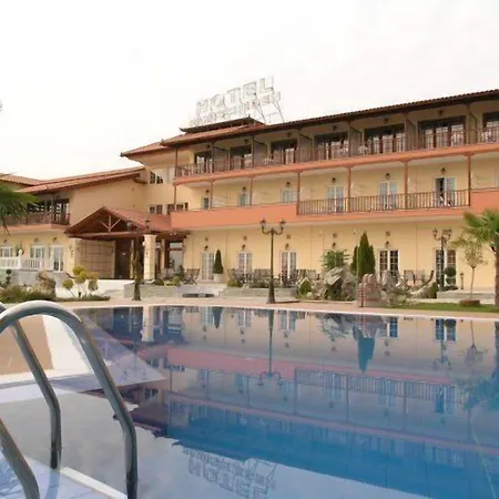 Famissi Eden Hotel