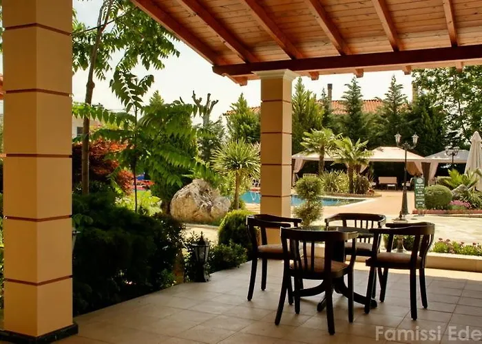 Famissi Eden Hotel