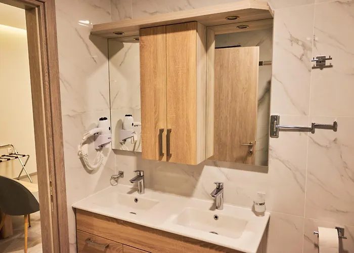 Famissi Eden Szálloda 4*