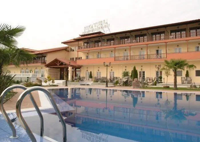 Famissi Eden Hotel